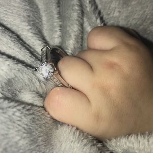 Meet your Posher, Leslie